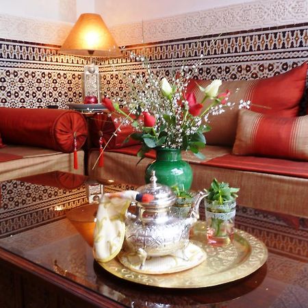 里亚德摩洛哥传统庭院住宅 马拉喀什 外观 照片 A Moroccan tea set