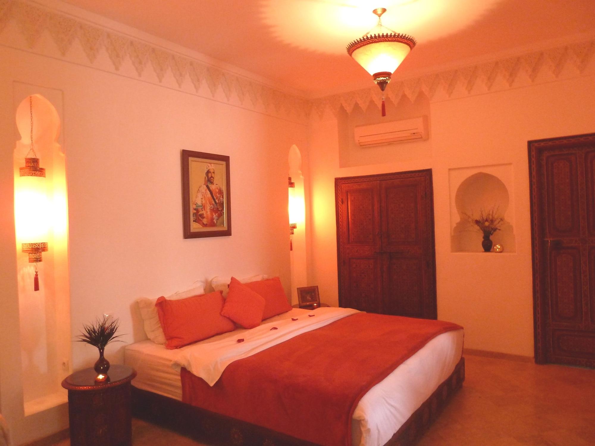 里亚德摩洛哥传统庭院住宅 马拉喀什 外观 照片 A bedroom in a hotel in Morocco