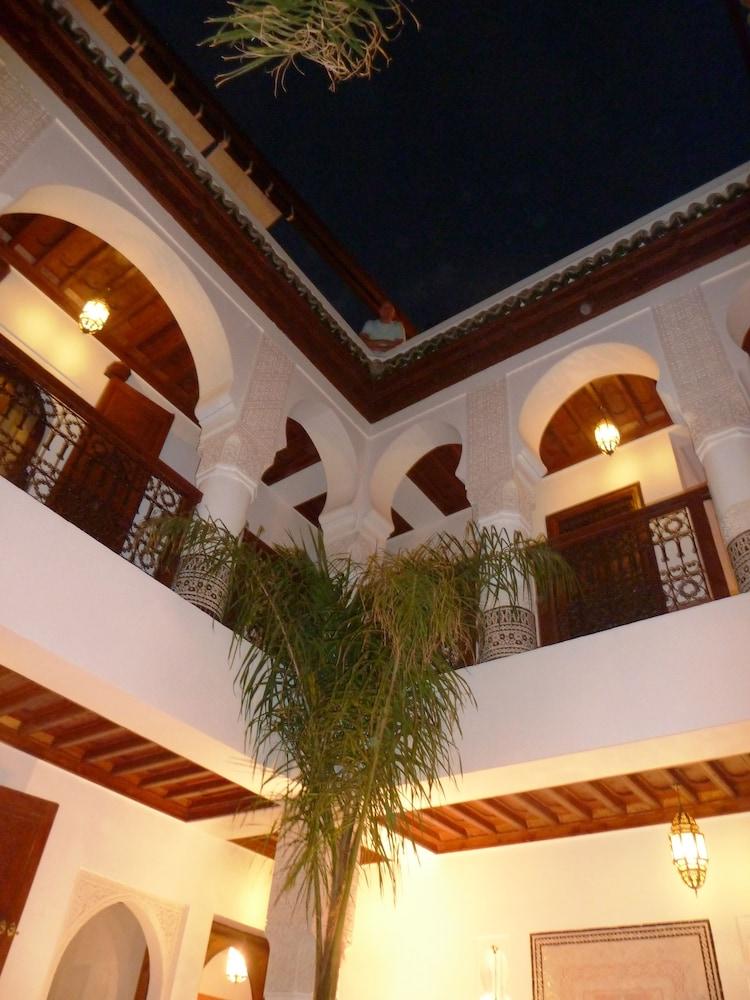 里亚德摩洛哥传统庭院住宅 马拉喀什 外观 照片 Interior of the hotel