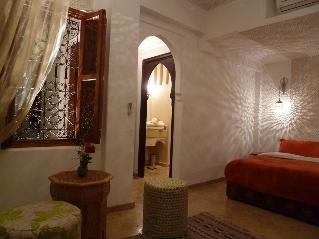 里亚德摩洛哥传统庭院住宅 马拉喀什 外观 照片 A room in a Moroccan riad
