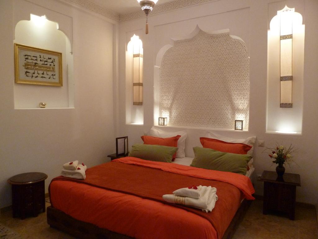 里亚德摩洛哥传统庭院住宅 马拉喀什 外观 照片 A bedroom in a hotel in Morocco