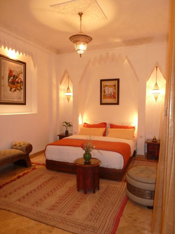 里亚德摩洛哥传统庭院住宅 马拉喀什 外观 照片 A bedroom in a Moroccan riad