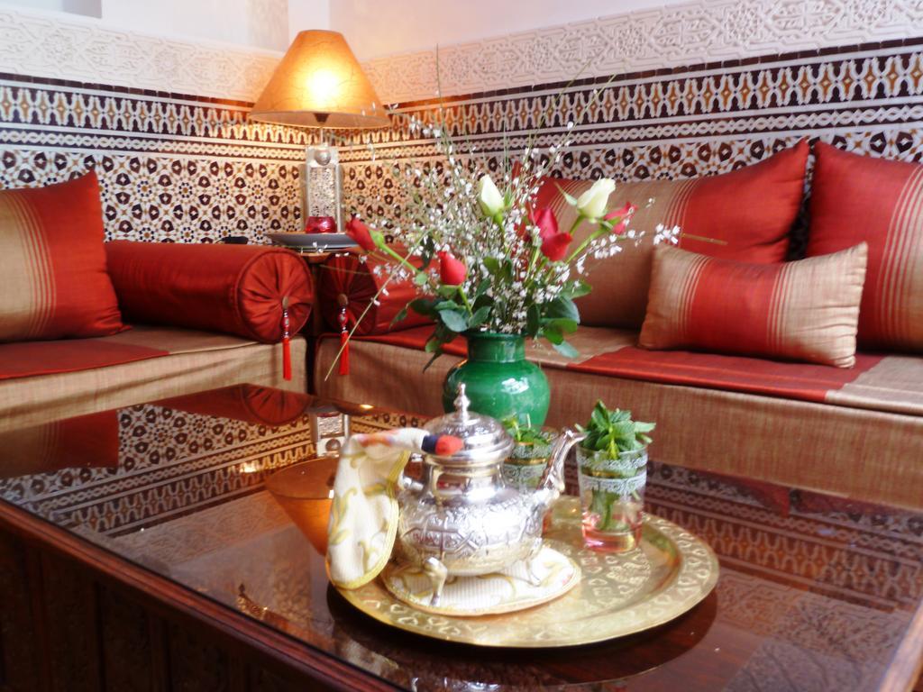 里亚德摩洛哥传统庭院住宅 马拉喀什 外观 照片 A Moroccan tea set
