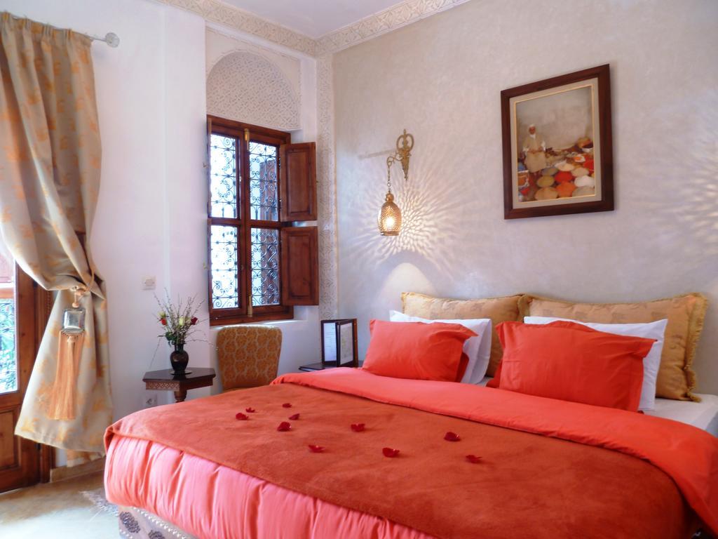 里亚德摩洛哥传统庭院住宅 马拉喀什 外观 照片 A bedroom in a Moroccan riad