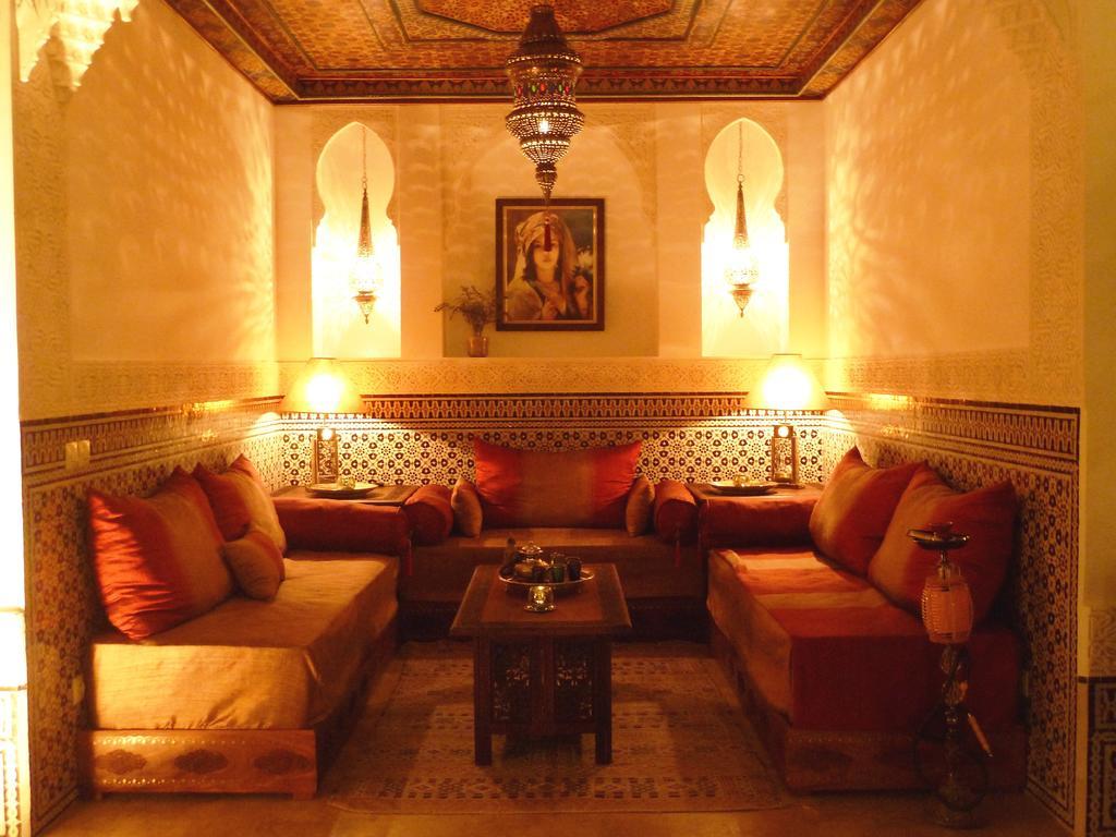 里亚德摩洛哥传统庭院住宅 马拉喀什 外观 照片 A Moroccan living room