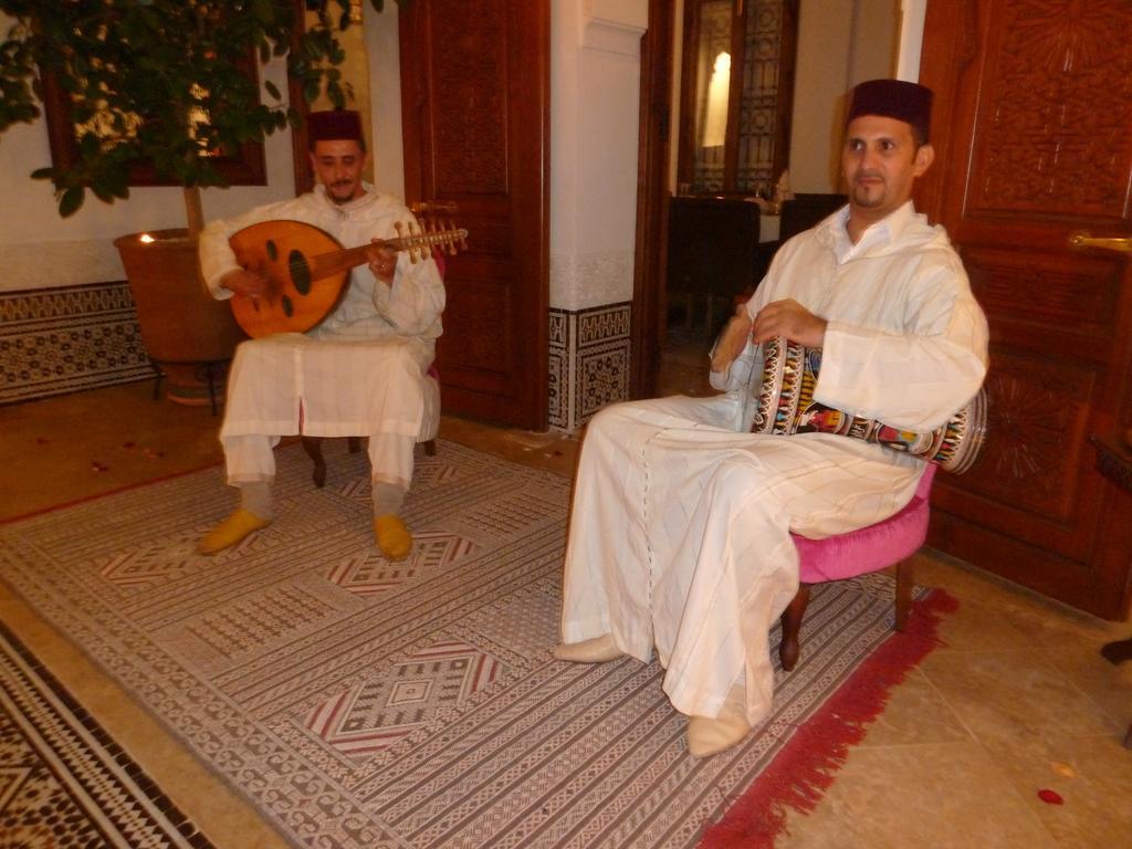 里亚德摩洛哥传统庭院住宅 马拉喀什 外观 照片 Gnaou musicians in Marrakech