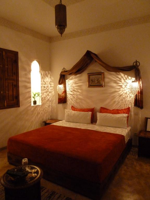 里亚德摩洛哥传统庭院住宅 马拉喀什 外观 照片 A bedroom in a Moroccan riad