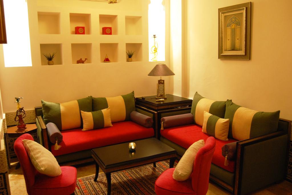 里亚德摩洛哥传统庭院住宅 马拉喀什 外观 照片 A living room in a hotel