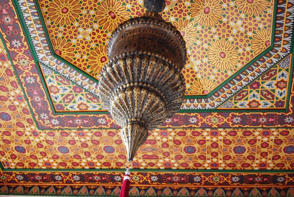 里亚德摩洛哥传统庭院住宅 马拉喀什 外观 照片 Ceiling of the mosque