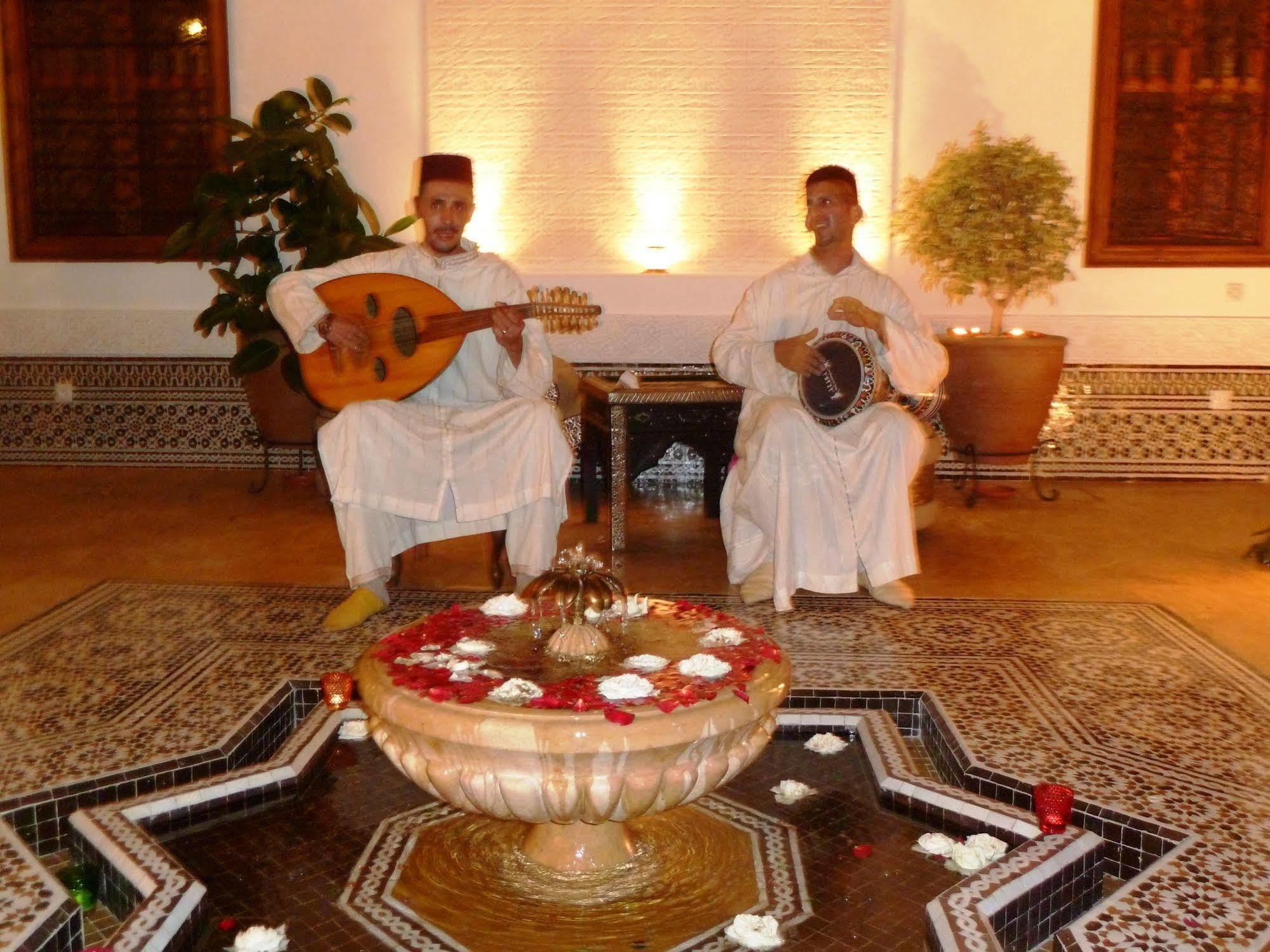 里亚德摩洛哥传统庭院住宅 马拉喀什 外观 照片 Gnaou musicians in Marrakech